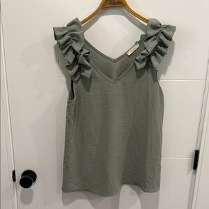 Entro Ruffled V-Neck Sleeveless Top - Green size large